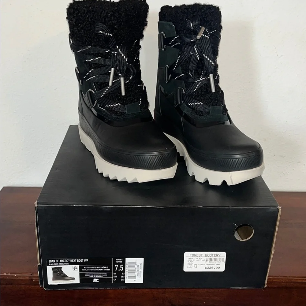 Women's Sorel Joan of Artic Black and White Winter Boots 7.5 NWT - Picture 10 of 11